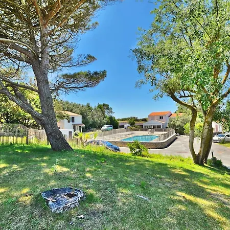 Holiday home Holiday Les Cariatides 2 By Interhome Saint-Pierre-d'Oleron