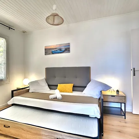 Holiday Les Cariatides 2 By Interhome