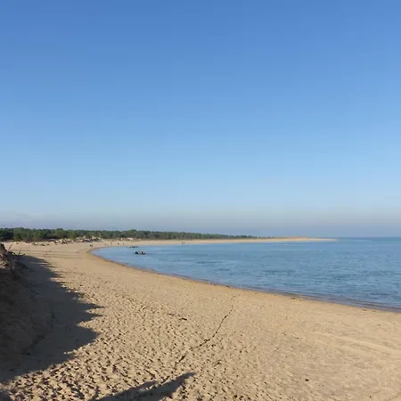 Les Cariatides 2 By Interhome